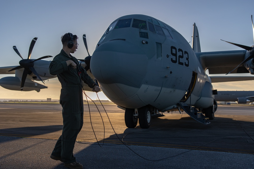 VMGR-152 Night-time Aerial Refuel