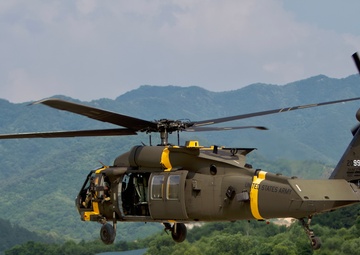 Doors off, guns out: 2-2 Assault Helicopter Battalion conducts aerial gunnery