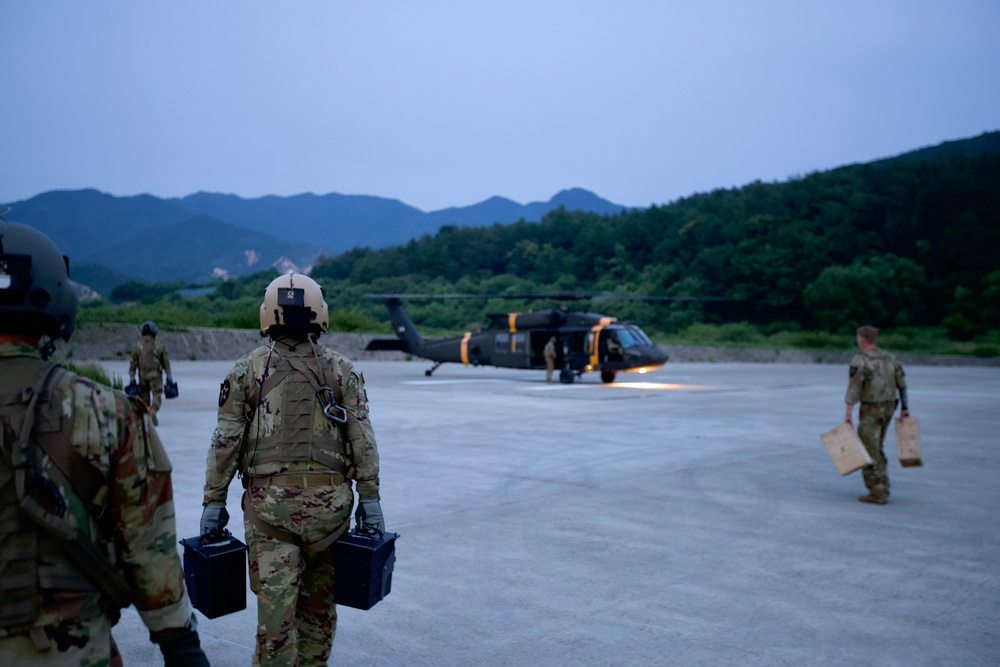 Doors off, guns out: 2-2 Assault Helicopter Battalion conducts aerial gunnery