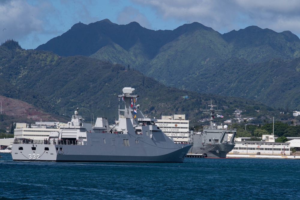 Indonesian Navy frigate KRI I Gusti Ngurah Rai (332) Arrives at Pearl Harbor for RIMPAC 2022