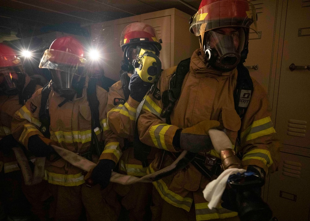 USS Hershel &quot;Woody&quot; Williams (ESB 4) conducts a firefighting drill