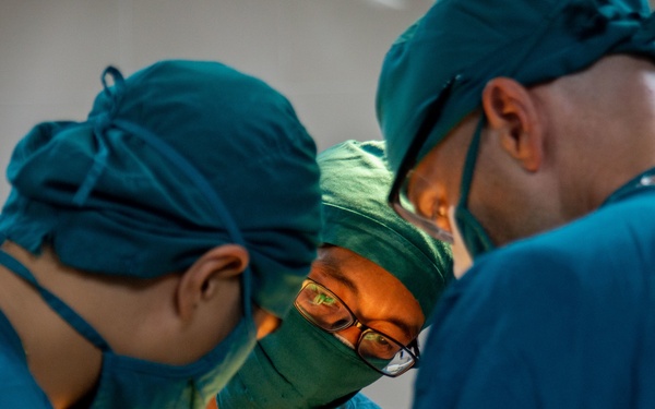 U.S. Navy and Vietnamese Doctors Perform ACL Surgery at Vietnamese Hospital