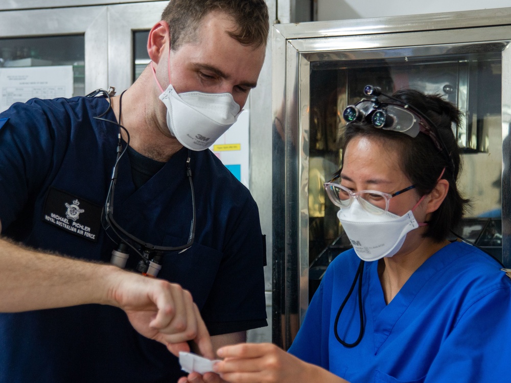 U.S. Navy and Australian Dentists Provide Care to Vietnamese Children During PP22