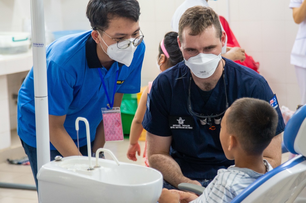 U.S. Navy and Australian Dentists Provide Dental Care to Vietnamese Children During PP22