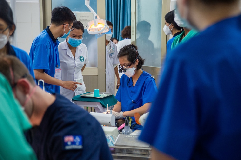 U.S. Navy and Australian Dentists Provide Dental Care to Vietnamese Children During PP22