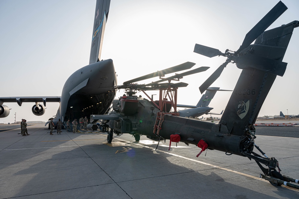 U.S. Air Force and Army conduct movement of Apache helicopters