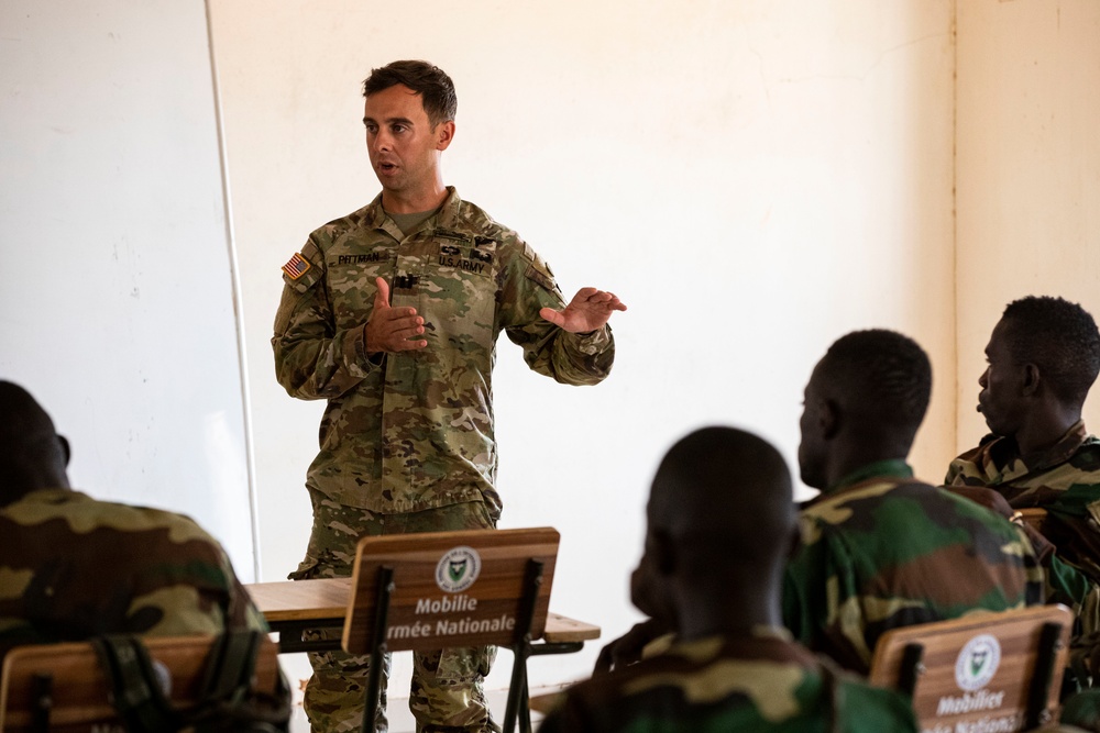 Nighttime Movement Training During African Lion 22 in Dodji, Senegal