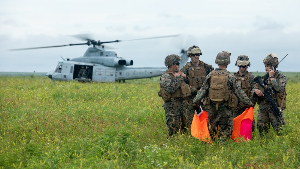 Setting Boundaries | Marines with 2nd Battalion 24th Marine Regiment Land and Set security in Riley, Kansas for exercise Gunslinger 22