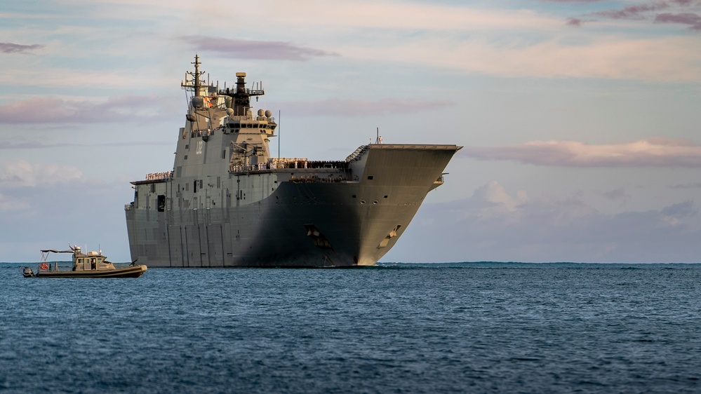 HMAS Canberra (L02) arrives at Pearl Harbor for RIMPAC 2022