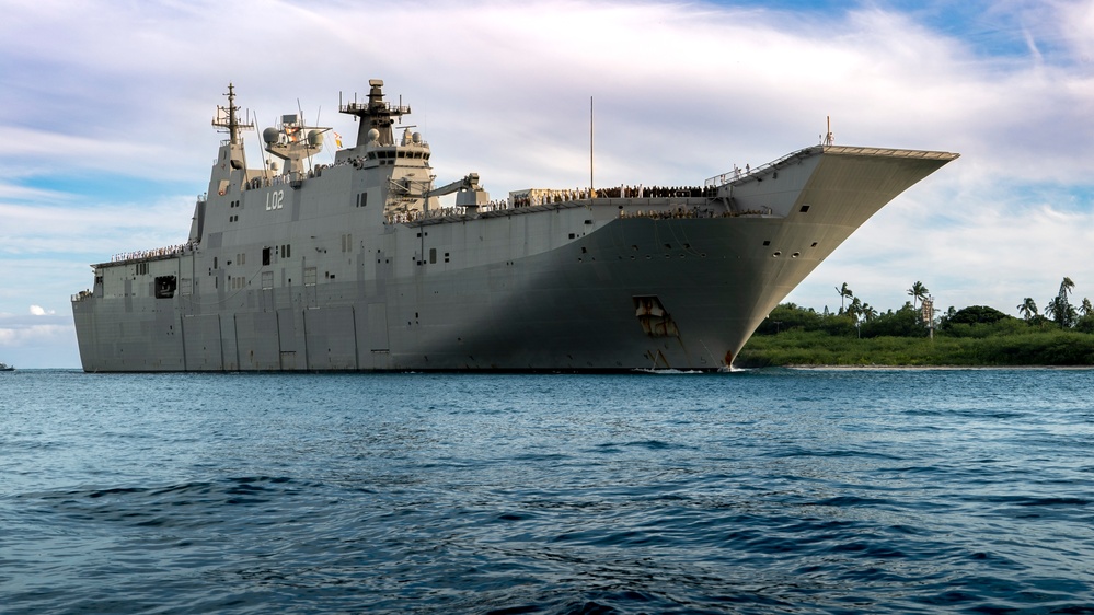 HMAS Canberra (L02) arrives at Pearl Harbor for RIMPAC 2022