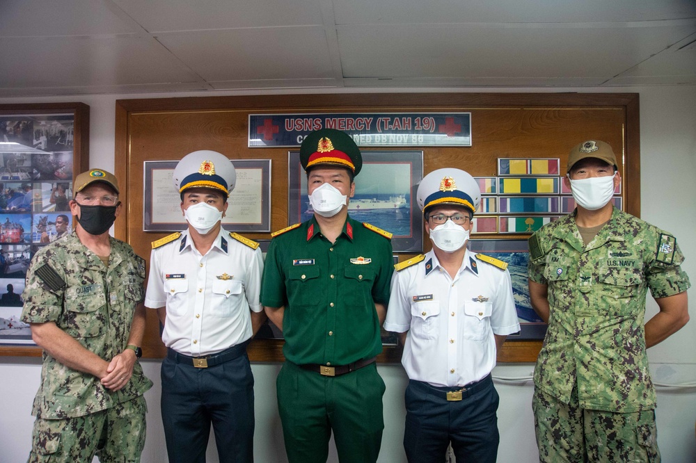 DVIDS Images Vietnamese Hospital Ship Leaders Tour USNS Mercy   1000w Q95 