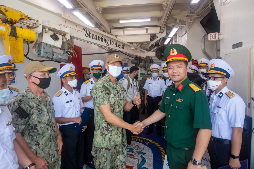 Vietnamese Hospital Ship Leaders Tour USNS Mercy During Pacific Partnership 2022