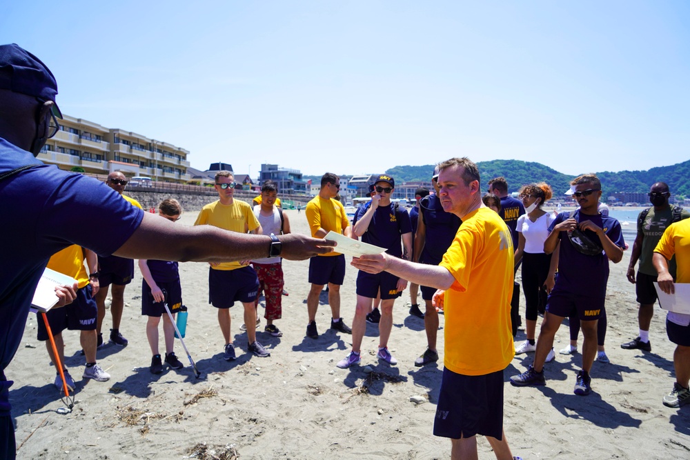 CFAY Sailors pick up trash at the Zushi Beach clean-up