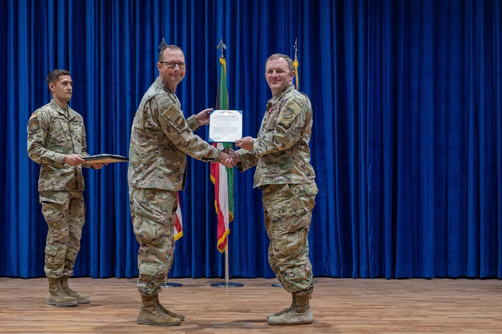 386th Expeditionary Communications Squadron changes command