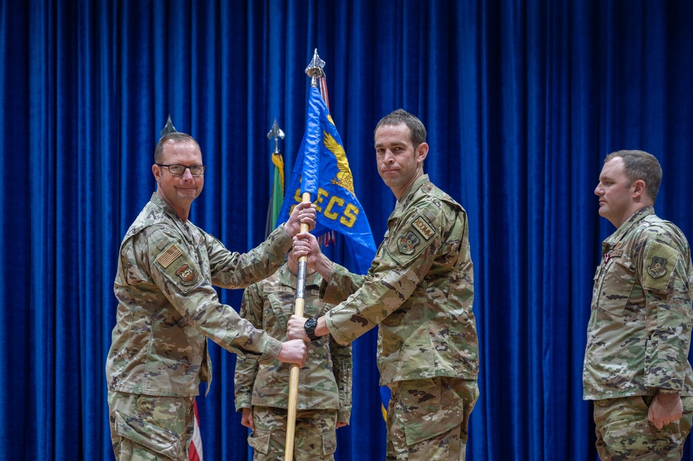 386th Expeditionary Communications Squadron changes command