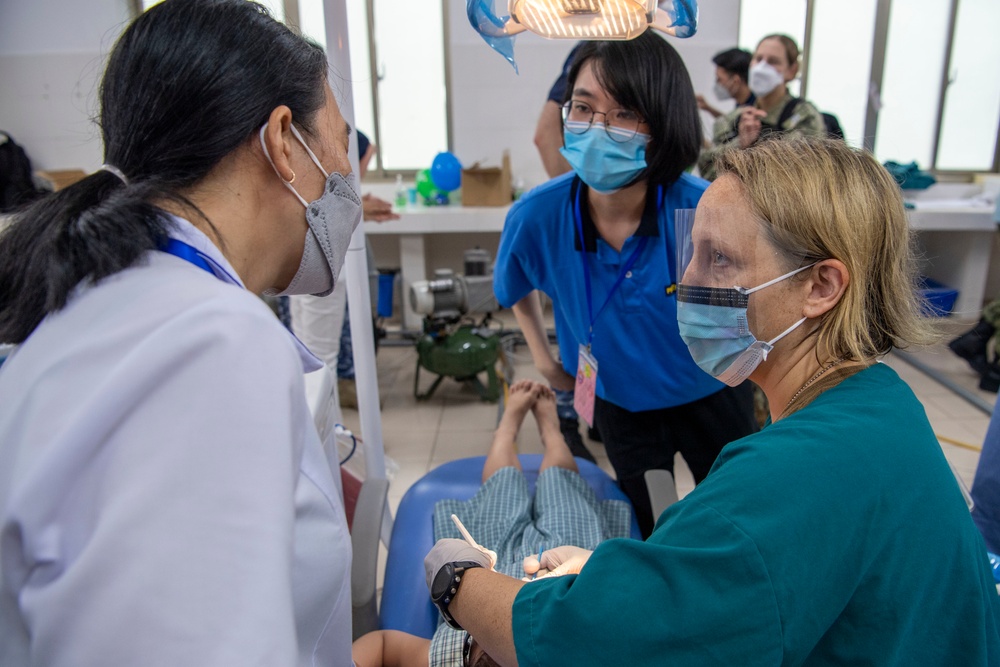 Pacific Partnership 2022 and Vietnamese Dental Staff Provide Care at Vietnamese Hospital