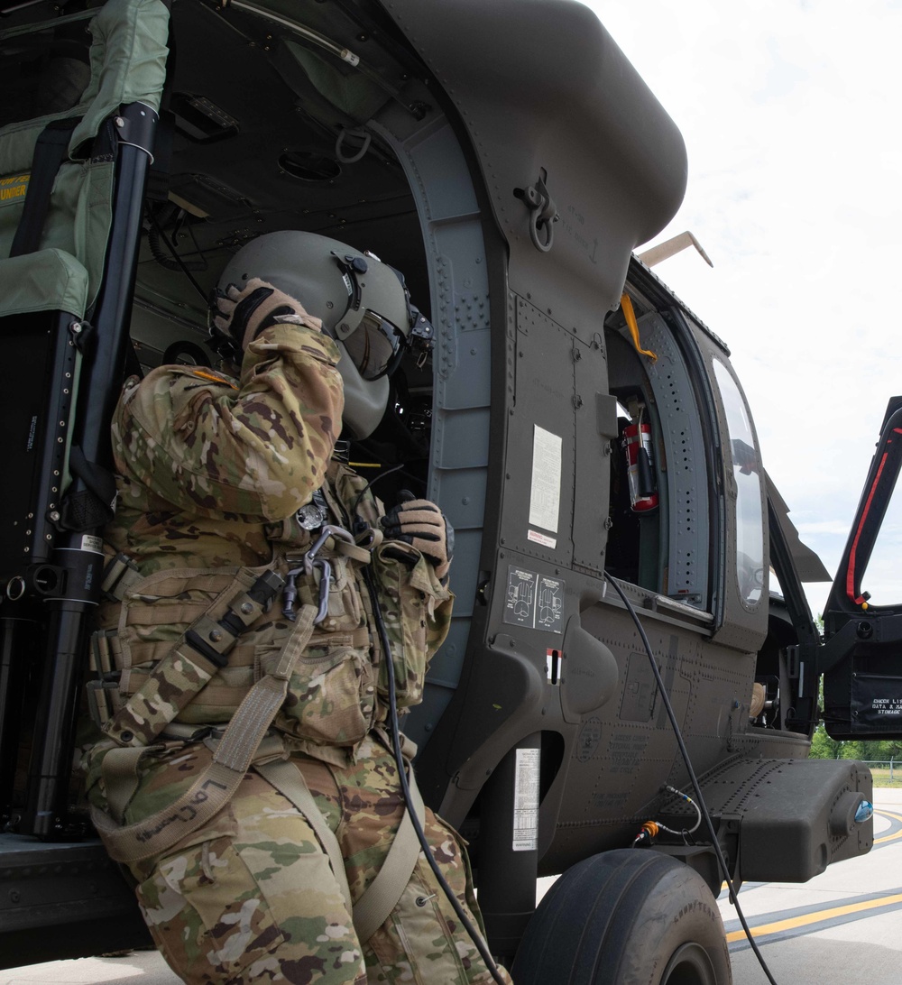 1-135th Assault Helicopter Battalion takes flight