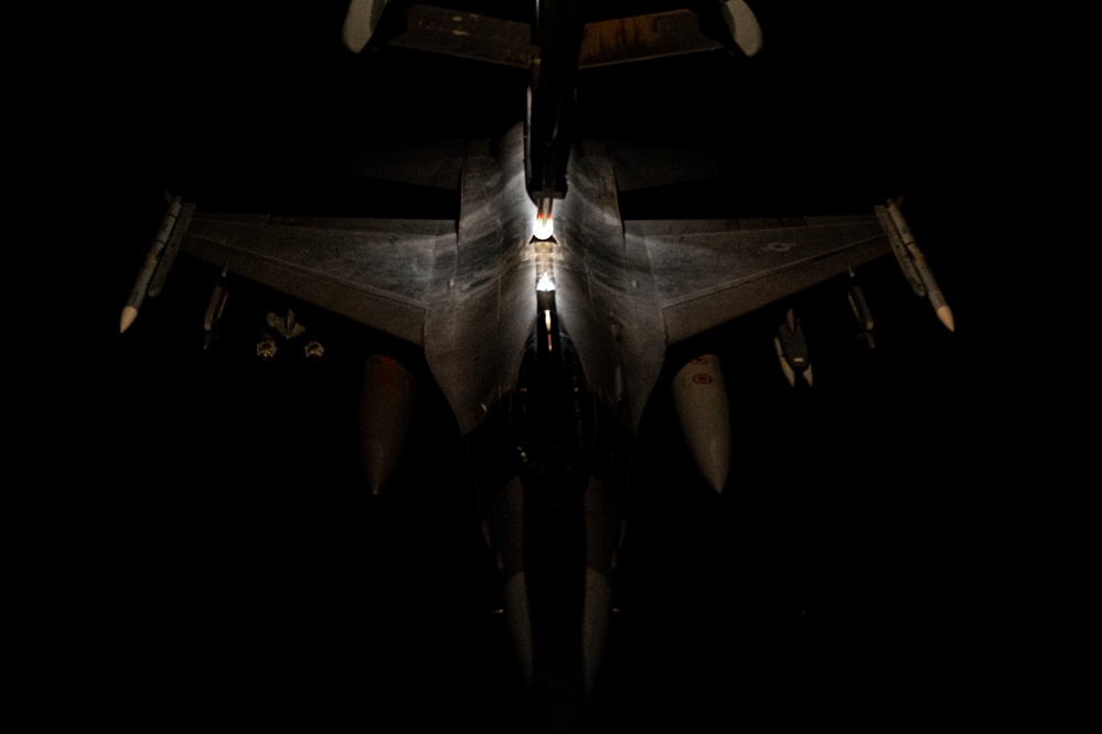 908th EAS fuels through the night