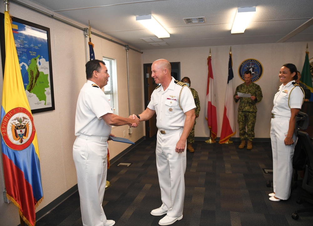 Colombian Navy FLO Receives End of Tour Award