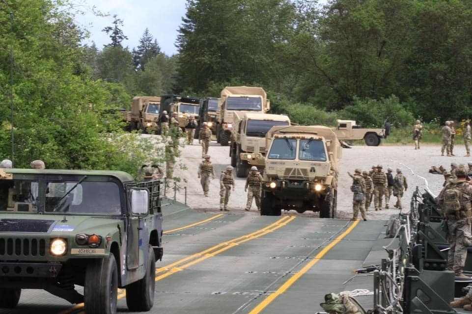 Soldiers, Marines train to outmaneuver adversaries during wet gap crossing exercise