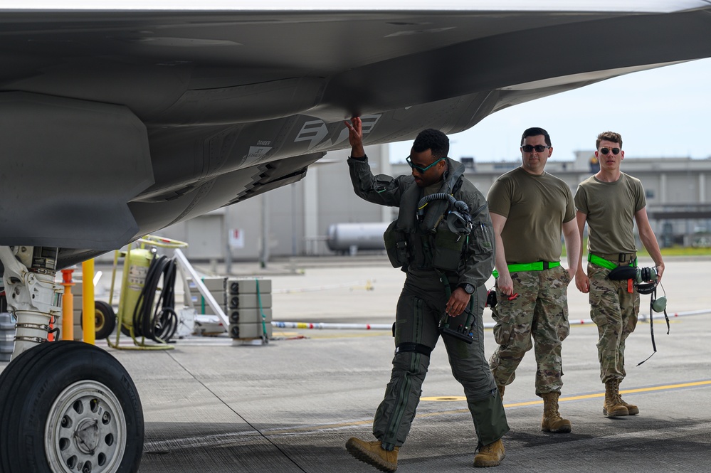 354th AEW conduct ACE training at MCAS Iwakuni