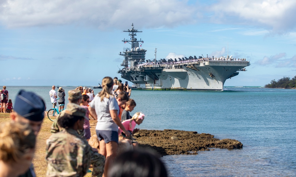 USS Abraham Lincoln (CVN 72) arrives at Pearl Harbor for RIMPAC 2022