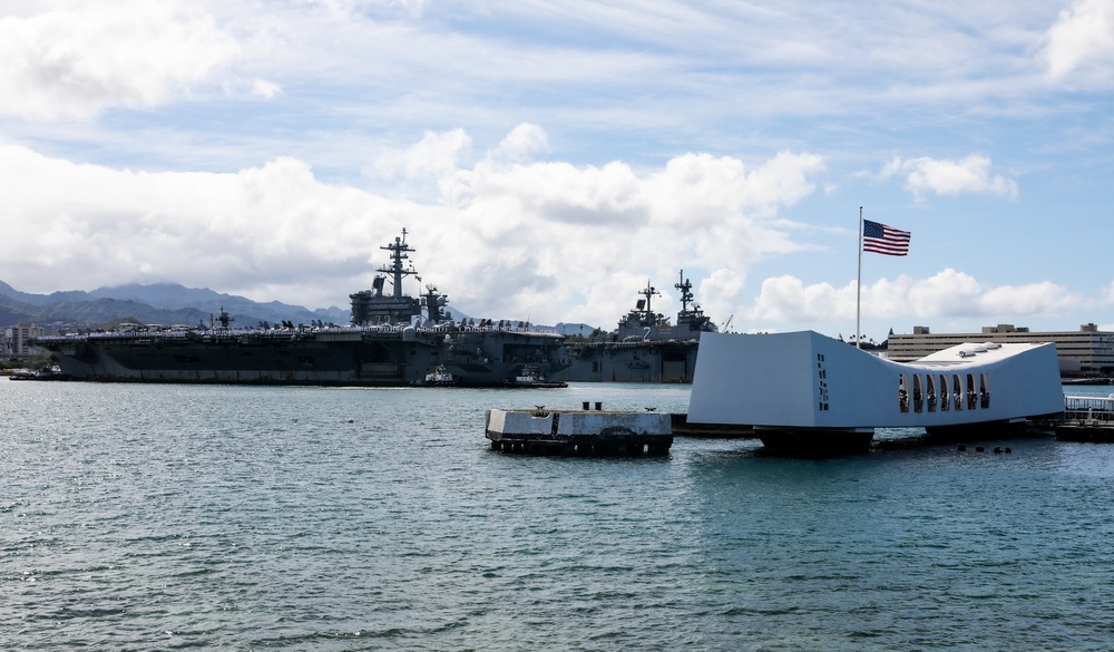 DVIDS - Images - USS Abraham Lincoln (CVN 72) arrives at Pearl Harbor ...