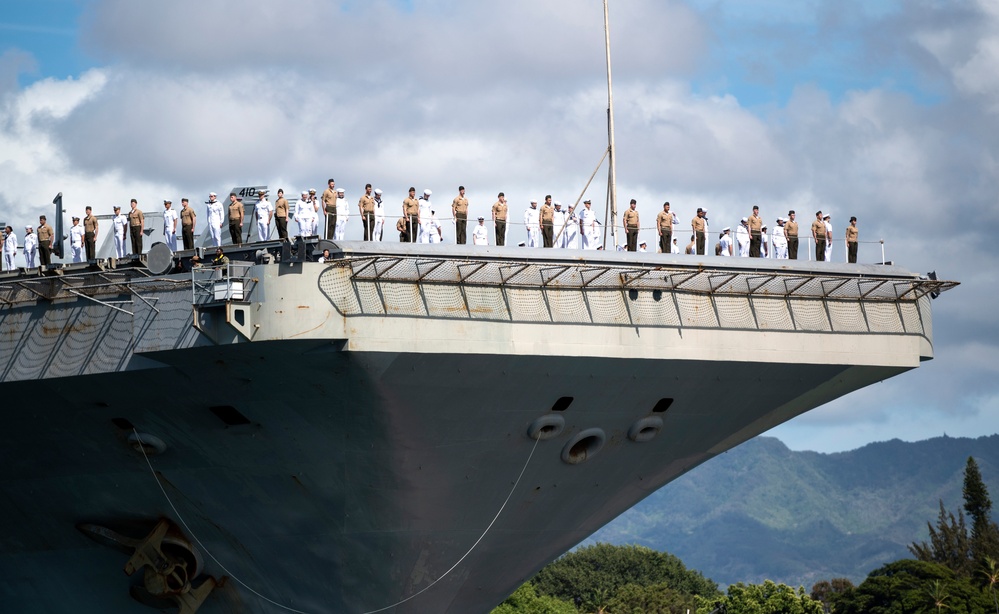 USS Abraham Lincoln arrives at Pearl Harbor for RIMPAC 2022
