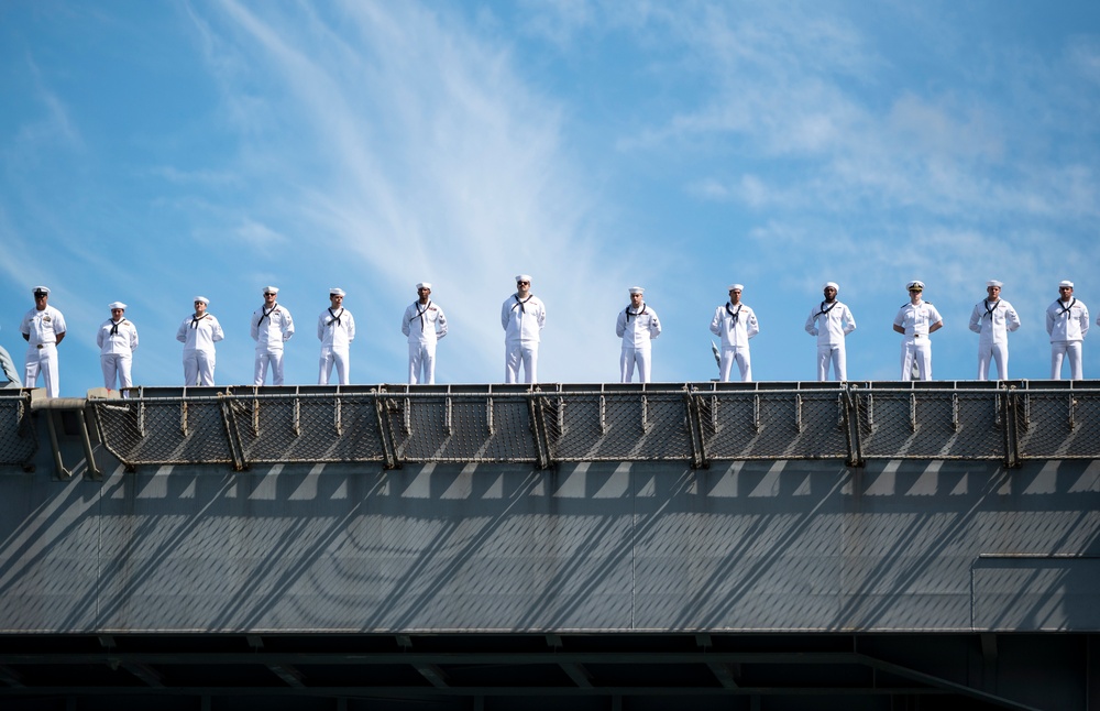USS Abraham Lincoln arrives at Pearl Harbor for RIMPAC 2022