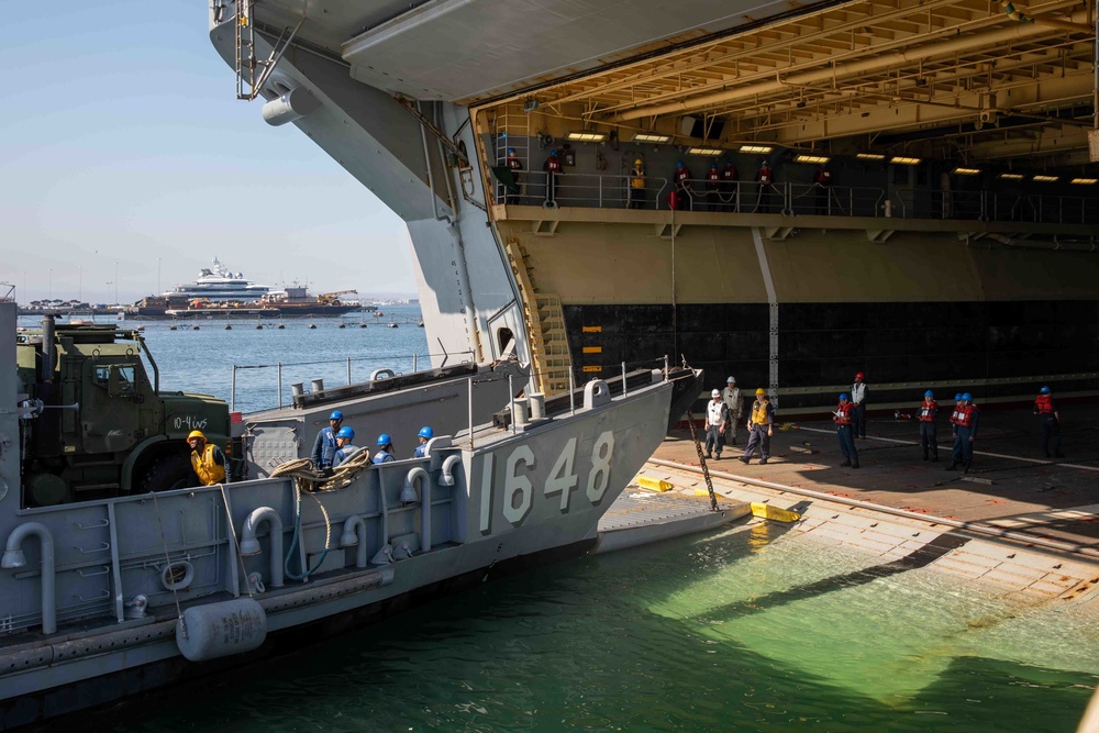 Makin Island Conducts Stern-gate Marriage