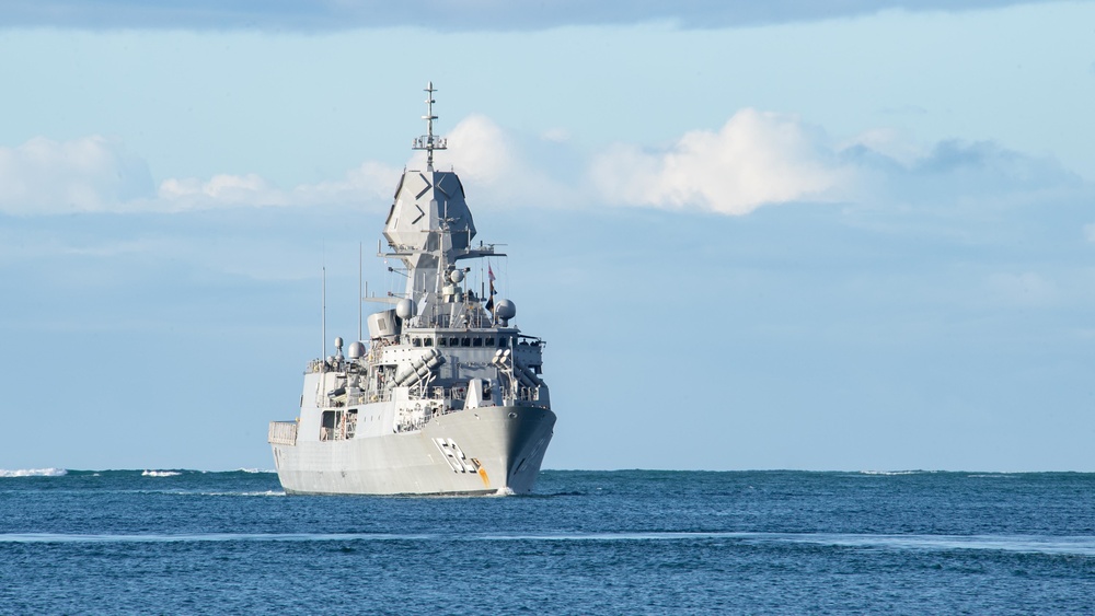 Royal Australian Navy frigate HMAS Warramunga (FFH 152) arrives at Pearl Harbor for RIMPAC 2022