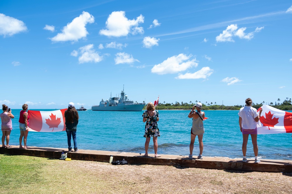 HMCS Vancouver arrives at Pearl Harbor for RIMPAC 2022
