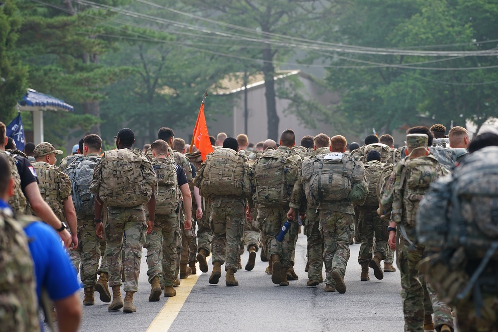 Thunder Soldiers participate in the Army Heritage 10K ruck march