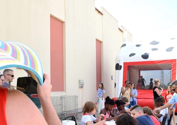 NSA Naples’ Healthy Lifestyle Festival Beats Summer Heat with Hydrating Foods