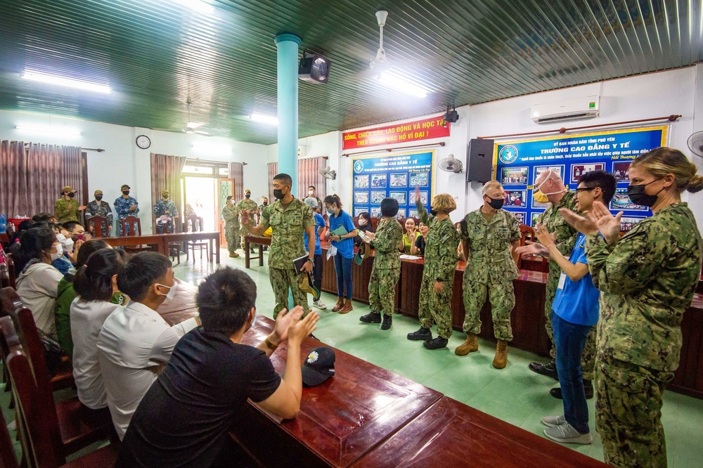 Pacific Partnership 2022 Leaders Visit Vietnamese Medical College