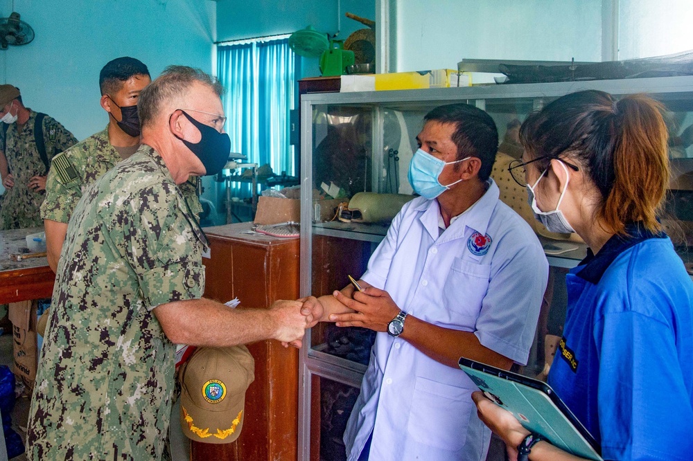 Pacific Partnership Leaders Visit Vietnamese Hospital During Pacific Partnership 2022