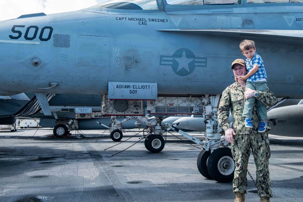 USS Ronald Reagan (CVN 76) hosts Naval Base Guam executive officer