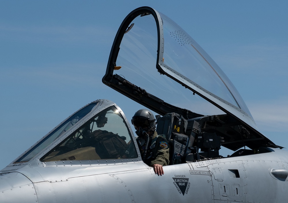 122nd Fighter Wing pilot flies last military flight