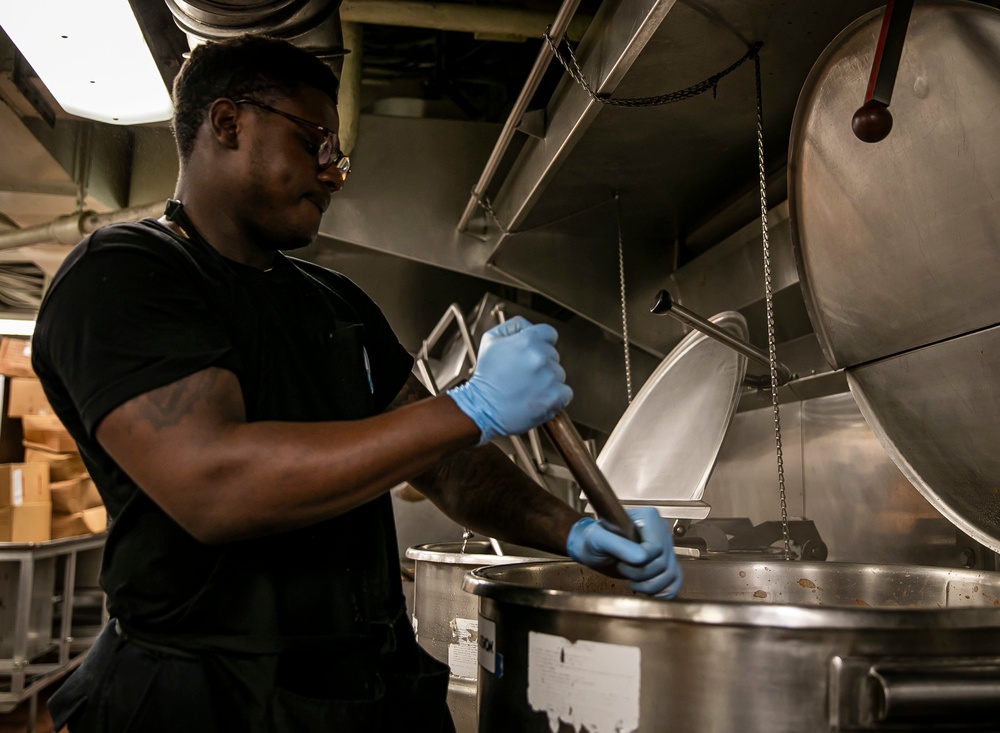 USS George H.W. Bush (CVN 77) Sailor Prepares Food