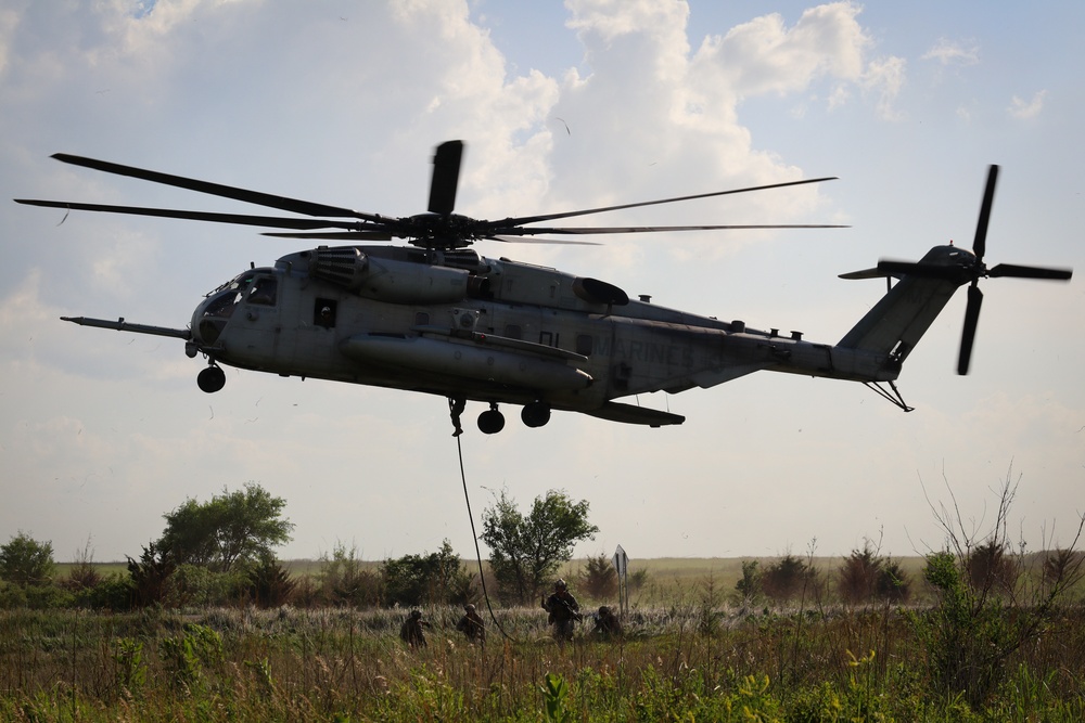 Joint Forces Fast-Rope Training at Gunslinger 22