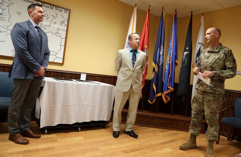 Army Reserve finance expert receives Assistant SECARMY award