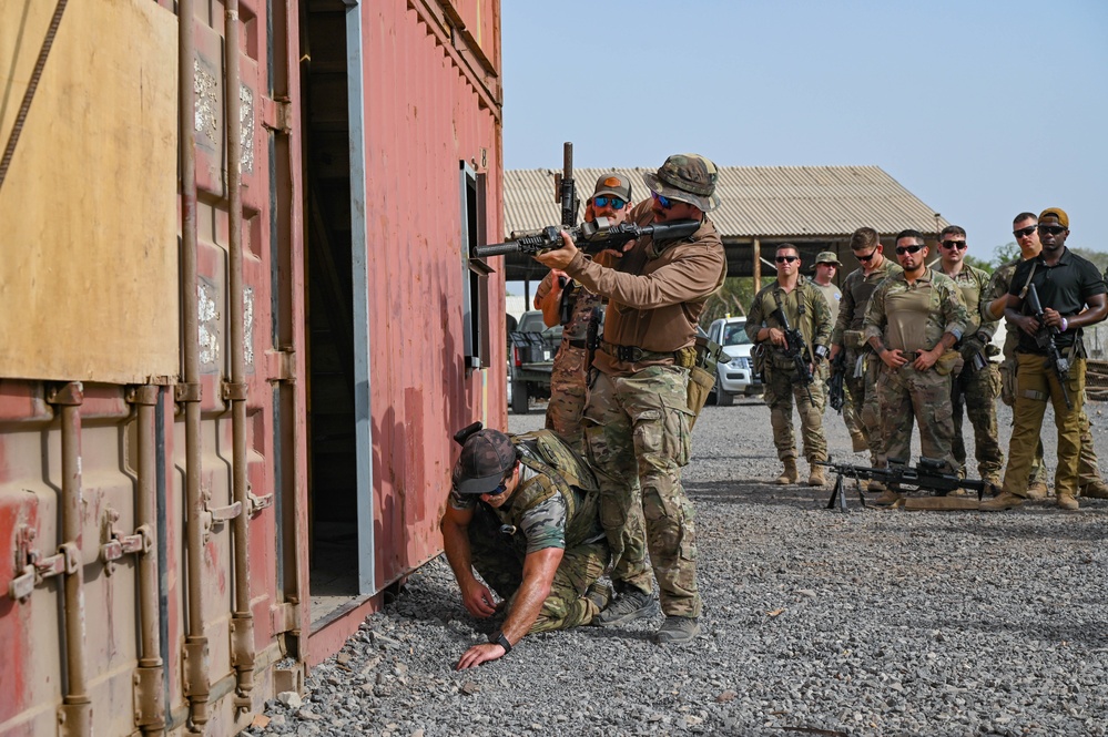 EARF Participates in CQB Training With Partner Forces