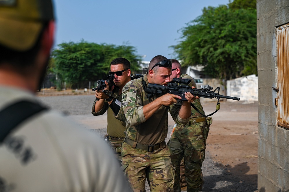 EARF Participates in CQB Training With Partner Forces
