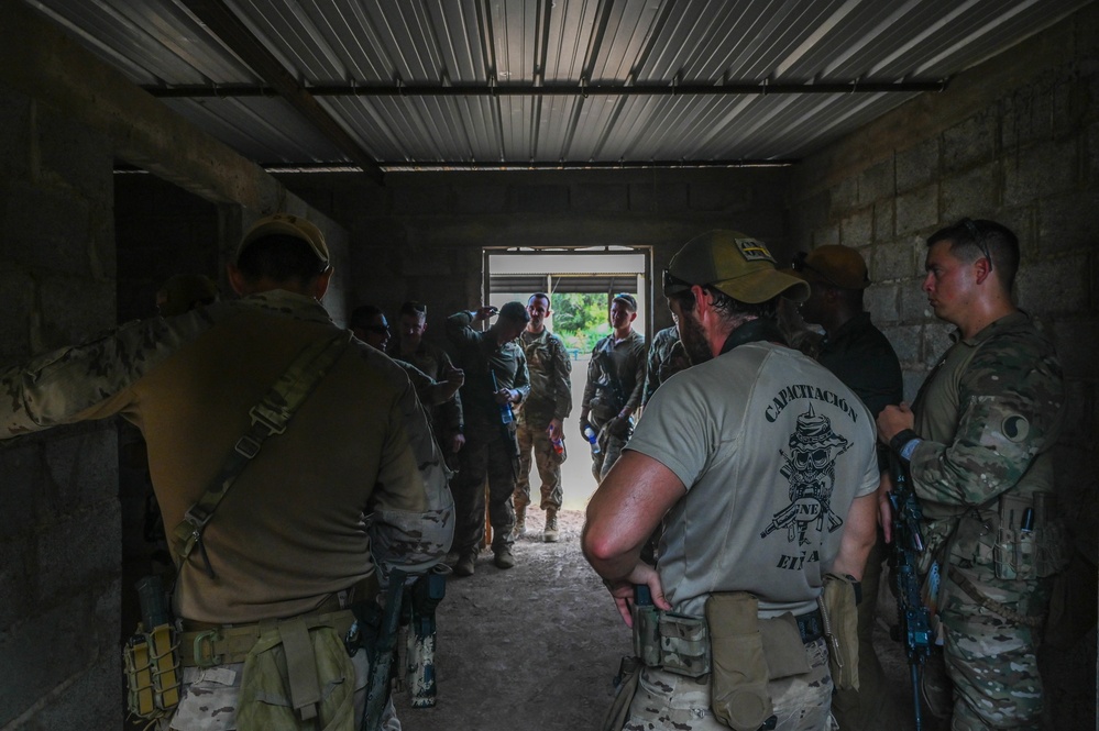 EARF Participates in CQB Training With Partner Forces