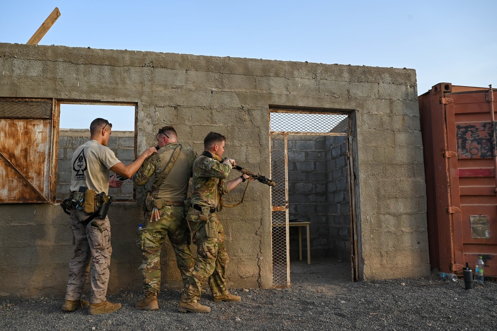 EARF Participates in CQB Training With Partner Forces