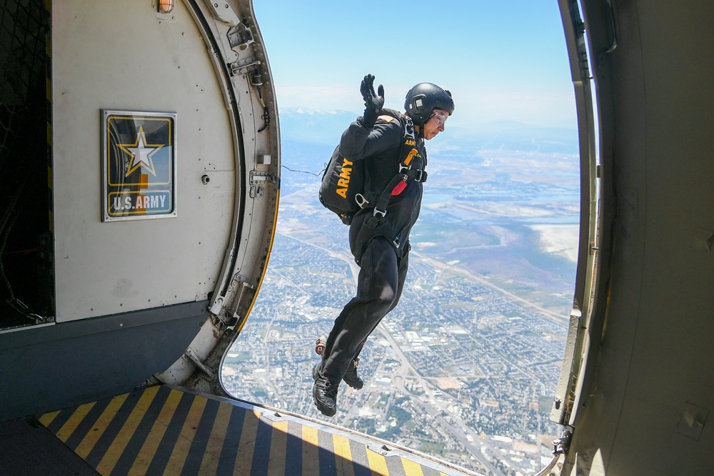 Hill Air Show thrills huge crowds