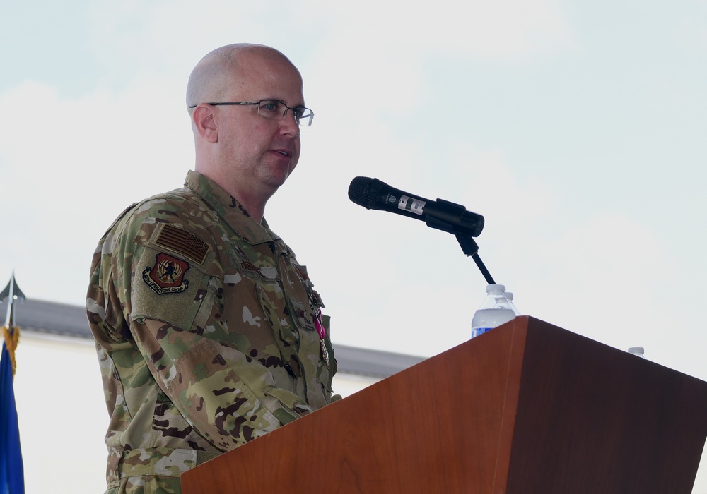 437th OG changes command