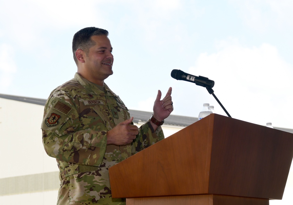 437th OG changes command