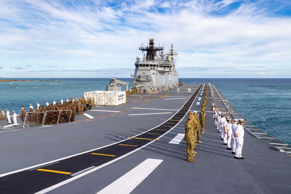 HMAS Canberra arrives at Pearl Harbour