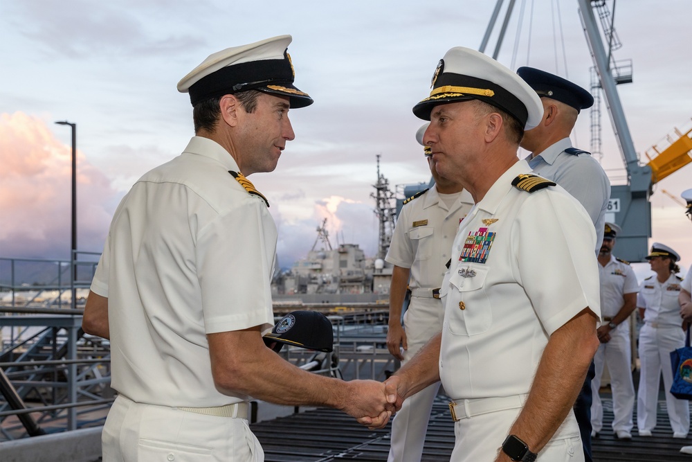 HMAS Canberra arrives at Pearl Harbour